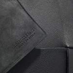 Umhängetasche von Bottega Veneta, in der Farbe Schwarz, aus Leder, andere Perspektive, Vorschaubild