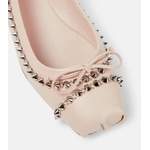 Klassische Ballerina von Christian Louboutin, in der Farbe Beige, andere Perspektive, Vorschaubild