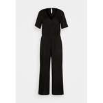 Jumpsuit von der Marke Monki