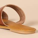 Sandale von Amazon Essentials, in der Farbe Beige, aus Kunstleder, andere Perspektive, Vorschaubild