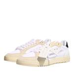 Off-White Sneakers der Marke Off-White