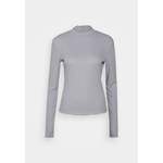 Langarmshirt von der Marke NA-KD Tall