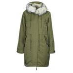 Guess Parkas der Marke Guess