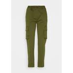 Cargohose von der Marke alpha industries