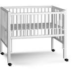 Babybett von tiSsi®, in der Farbe Weiss, aus Massivholz, andere Perspektive, Vorschaubild