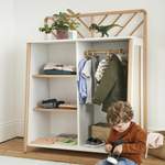 Offener Kleiderschrank der Marke ma petite ecole montessori x la redoute interieurs