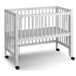 Babybett von tiSsi®, in der Farbe Weiss, aus Massivholz, andere Perspektive, Vorschaubild