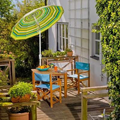 2 m Hoher Strandschirm mit Tisch & Sandsack Tragbarer Sonnenschirm Bunt -  Costway