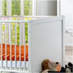 Babybett von Star Möbel, in der Farbe Weiss, aus Spanplatte, andere Perspektive, Vorschaubild