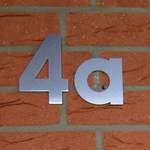 Hausnummer von Albert Leuchten, aus Edelstahl, andere Perspektive, Vorschaubild