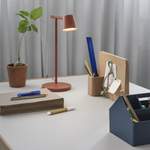 Schreibtischlampe von Muuto, in der Farbe Braun, aus Aluminium, andere Perspektive, Vorschaubild