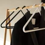 Kleiderbügel, von HANA, in der Farbe Schwarz, aus Aluminium, andere Perspektive, Vorschaubild
