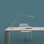 Schreibtischlampe von Kartell, in der Farbe Weiss, aus Polycarbonat, andere Perspektive, Vorschaubild
