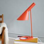 Schreibtischlampe von Louis Poulsen, in der Farbe Orange, aus Stahl, andere Perspektive, Vorschaubild